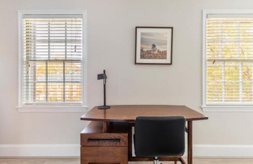 Old Town North Apartment | Old Town North 1br w rooftop pool nr museums WDC-762