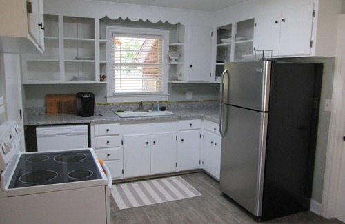 Old Village House | Old Village Mt. Pleasant/Alhambra Hall/Ocean Walk!