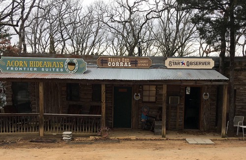 Canton Cottage | Old Western Bunkhouse Sleeps 9 "Trail's End Corral"