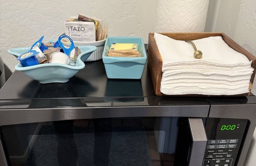 Olde Carlsbad Apartment | OLDE CARLSBAD: Cozy One Bedroom Studio - 1 mile to Village & Beach