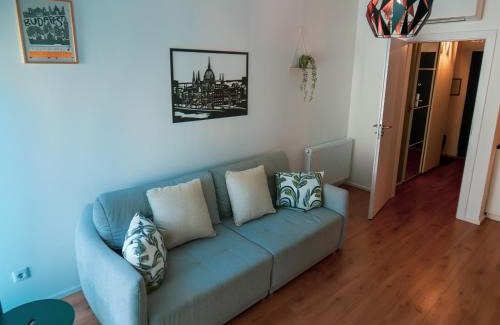 Nepszinhaz negyed Apartment | Oli Fiumei Apartman