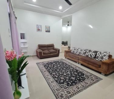Kampung Telaga Papan House | OLIA MEDINA KERTEH 4 BILIK HOMESTaY