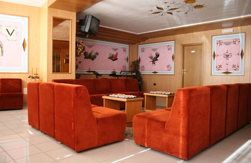 Cavedago Hotel | Olisamir