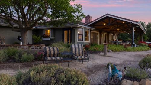 Paso Robles House | Olive Ranch by AvantStay Enjoy Sunsets over the Valley 4.5 Acre Ranch Home
