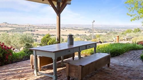 Paso Robles House | Olive Ranch by AvantStay Enjoy Sunsets over the Valley 4.5 Acre Ranch Home