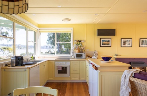 Windermere Cottage | Olive's Cottage, Garden and Fabulous Views: Winter Special 33% off for 3+ Nights