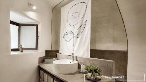 Fons-sur-Lussan Apartment | Olivenhuset