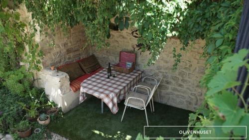 Fons-sur-Lussan Apartment | Olivenhuset