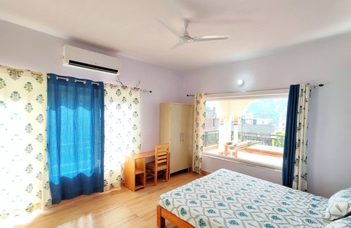Tapovan Bed & Breakfast | Om Homestay Tapovan, Bed & Breakfast with AC in Rishikesh, India
