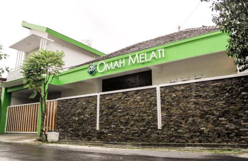 Laweyan House | Omah Melati - Vacation Home