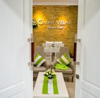 Laweyan House | Omah Melati - Vacation Home