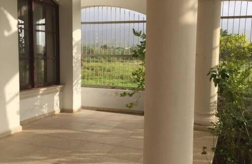 Omoa House | Omoa’s House- House Aharí