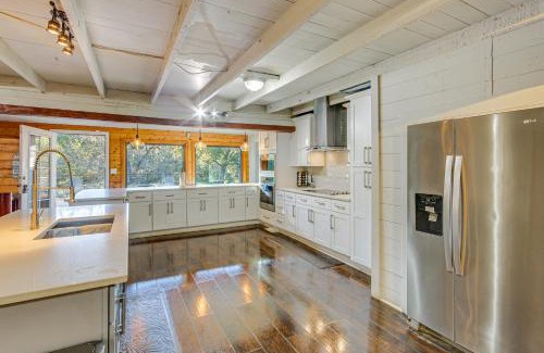 Streetman House | On 30 Acres with Trails! Lakefront Streetman Home