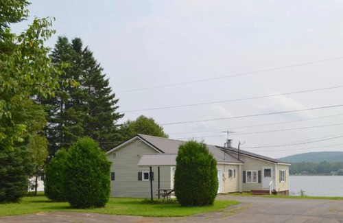 Sinclair House | On Long Lake with Direct Access to Trails-L & R Lakeside Rentals