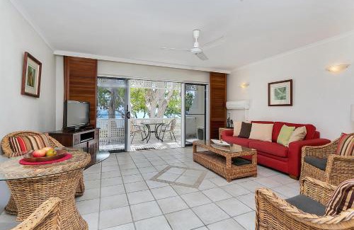 Palm Cove Apartment | On Palm Cove Beachfront Apartments