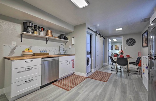 Hurricane Cottage | On-site Trails! Hot Tub Hideaway in Zion Area