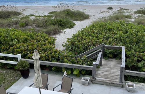 Crescent Beach Condo | ON the Beach! Fully Updated Condo with Beach/River Views- Longer Stay Discounts