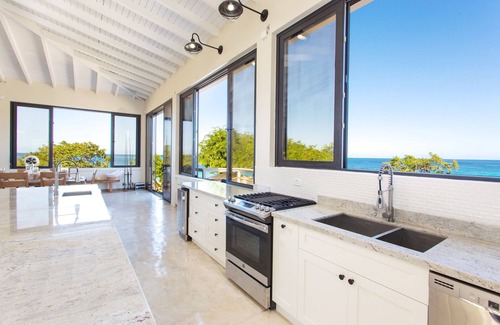 The Valley Villa | ON THE BEACH Luxury BeachHouse, sleeps 8, pool, hot-tub, fire-pit, …