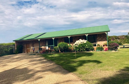 White Beach House | On The Dunes White Beach (Beach Front House)