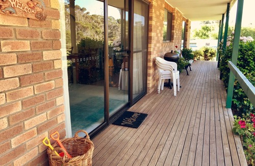 White Beach House | On The Dunes White Beach (Beach Front House)