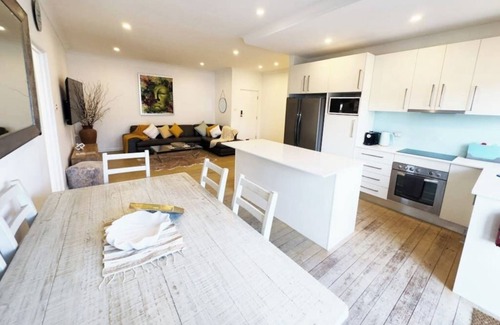 Cronulla Apartment | On The Esplanade - Close to beach & Cronulla mall