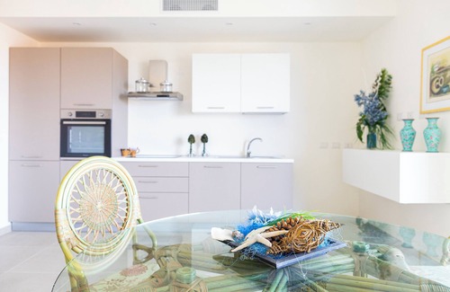 Aci Castello Apartment | On the sea of Acitrezza with a view of the Faraglioni rocks and private descent to the sea.