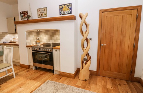 Menai Bridge Cottage | On the Straits