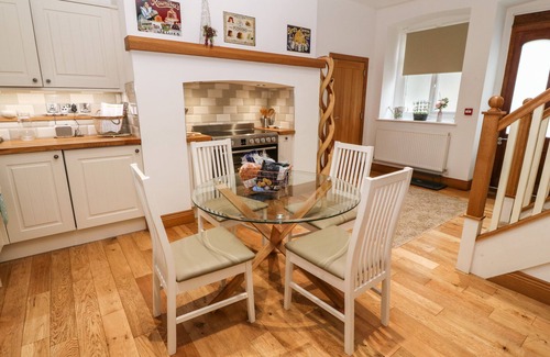 Menai Bridge Cottage | On the Straits