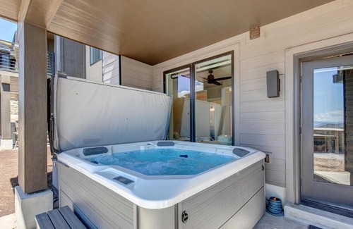 Hideout House | On Top of the Mountains - Unit B