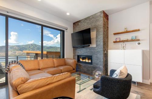 Hideout House | On Top of the Mountains - Unit B