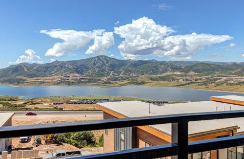 Hideout House | On Top of the Mountains - Unit A
