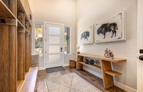 Hideout House | On Top of the Mountains - Unit A