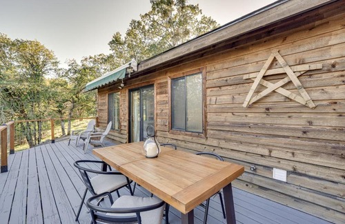 Central Point House | On Working Winery Southern Oregon Bungalow