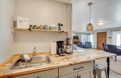 Central Point House | On Working Winery Southern Oregon Bungalow