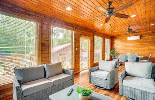 Onalaska House | Onalaska Home with Game Room, Sunroom and Lake View!