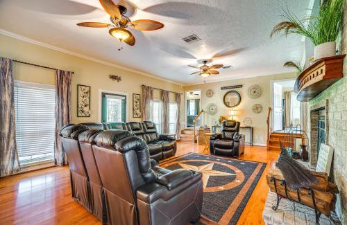 Onalaska House | Onalaska Home with Game Room, Sunroom and Lake View!