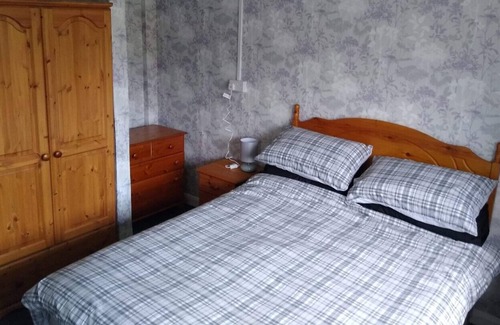 Woolacombe Ski Chalet | one bed room with sofa bed, wifi , sea views