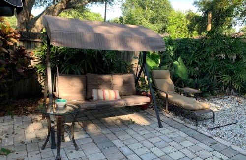 Arlington Park House | One Bed Suite near Beaches and Downtown Sarasota