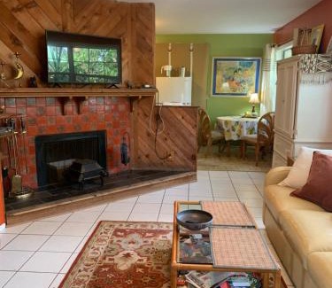 Arlington Park House | One Bed Suite near Beaches and Downtown Sarasota