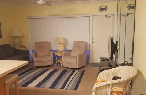 Hillsboro Beach Apartment | One Bedroom Apartment #201