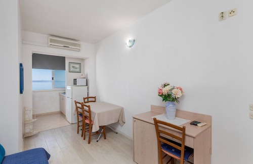 Drasnice Apartment | One bedroom apartment near beach Drašnice, Makarska (A-2670-a)