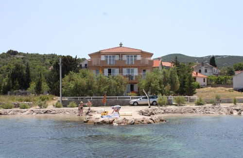 Banj Apartment | One bedroom apartment near beach Banj, Pašman (A-8206-c)