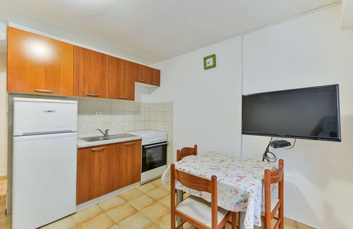 Tkon Apartment | One bedroom apartment near beach Tkon, Pašman (A-698-c)