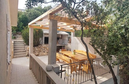 Milna Apartment | One bedroom apartment near beach Milna, Vis (A-8917-b)