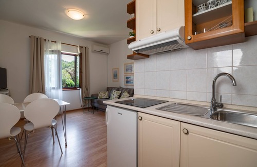 Muline Apartment | One bedroom apartment with terrace Muline, Ugljan (A-8521-e)