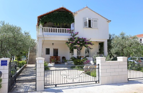 Mali Ston Apartment | One bedroom apartment with terrace and sea view Mali Ston, Pelješac (A-10226-a)