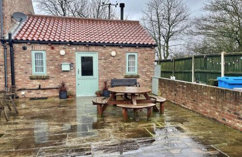 Barmston House | One bedroom barn with free parking