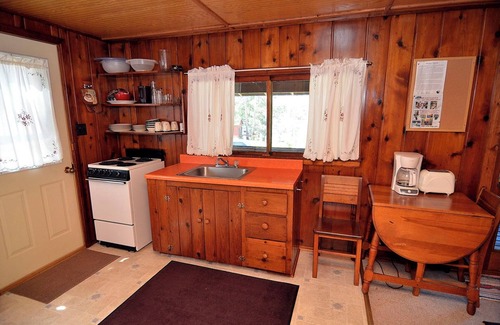 Iron River Cabin | One-bedroom cabin - Owner of Delta Lodge for 32 years