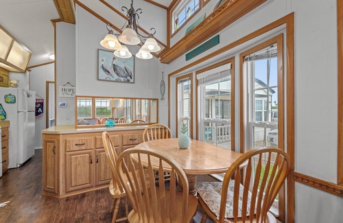 Port Isabel Cottage | One bedroom cottage-Steps from Space X Launch Views