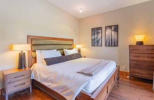 Mayne Island Hotel | One Bedroom Oceanfront Villa - Mayne Island Resort